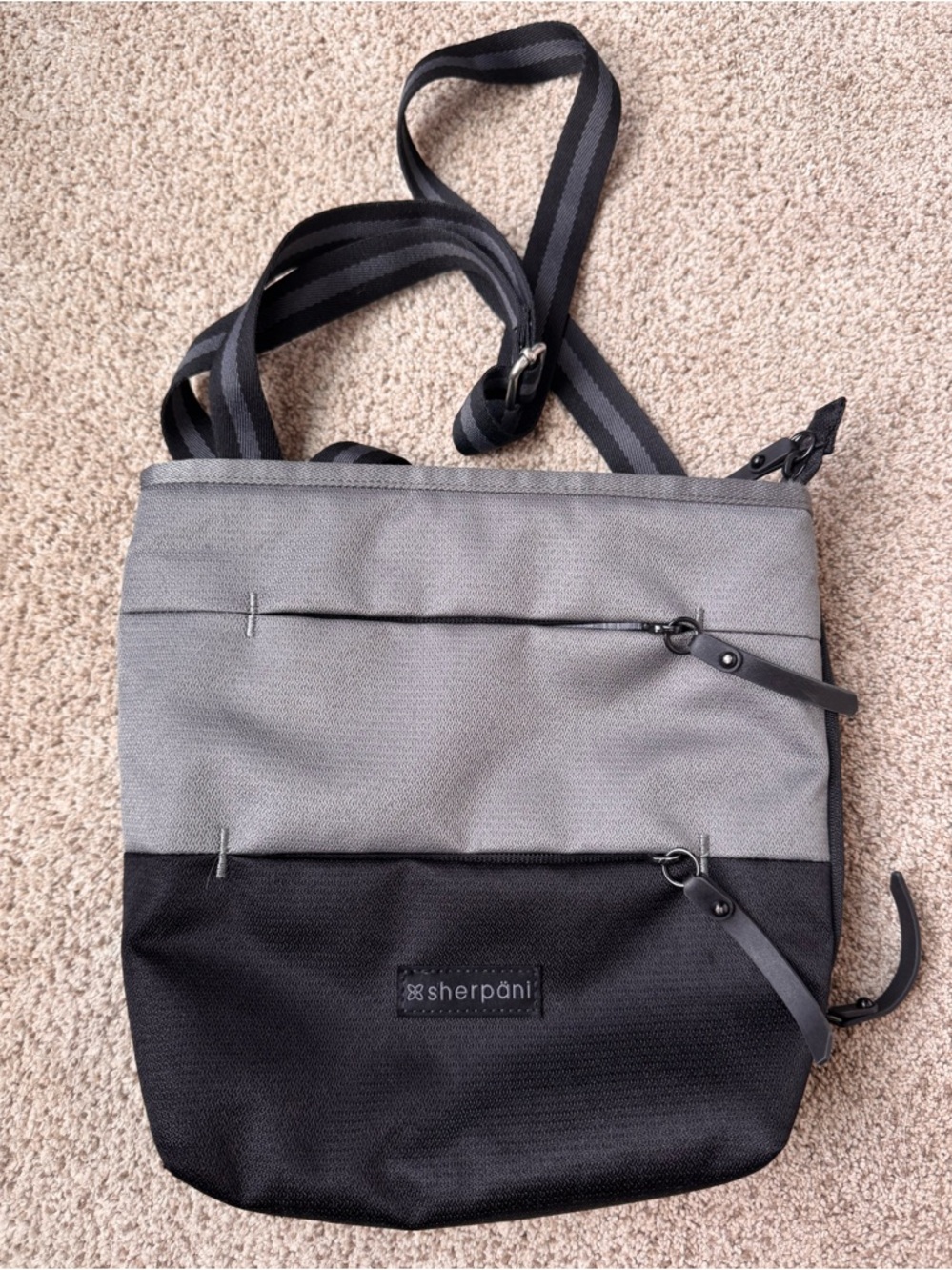 Sherpani Gray and Black Messenger Crossbody